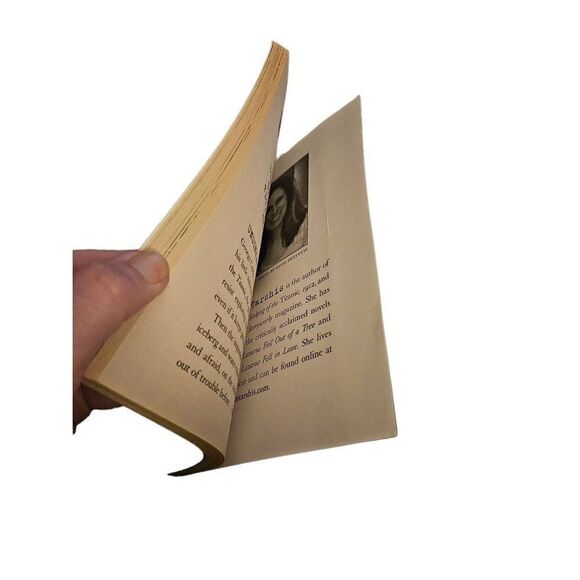 Book I survived the shark attacks of 1916 by Laura Tarshis scholastic isbn 978-0 - Picture 2 of 5